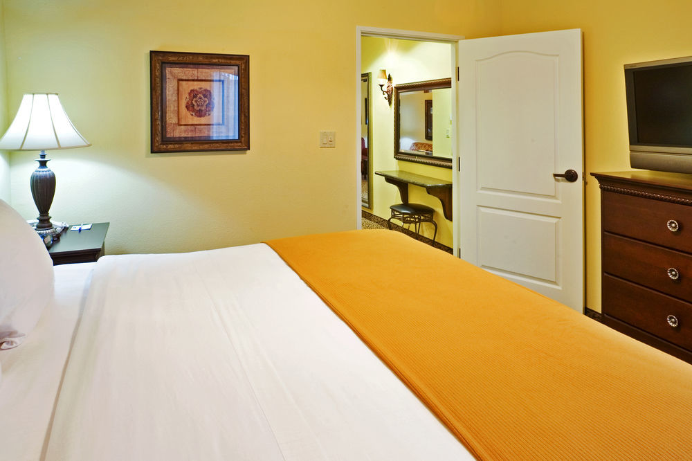 Clarion Pointe Sulphur Springs Exterior photo